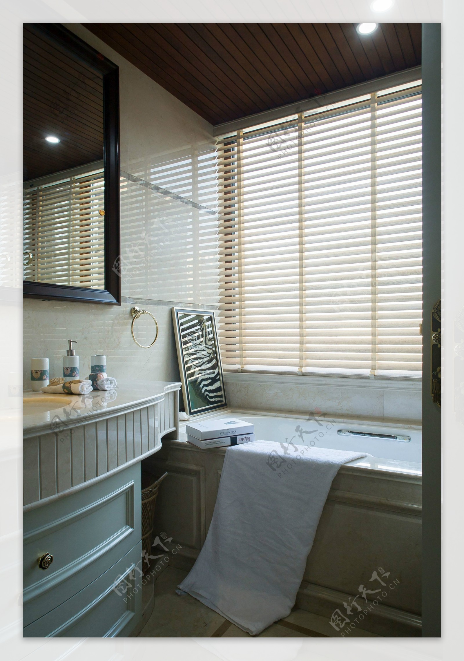东南亚风格浴室百褶窗装修效果图