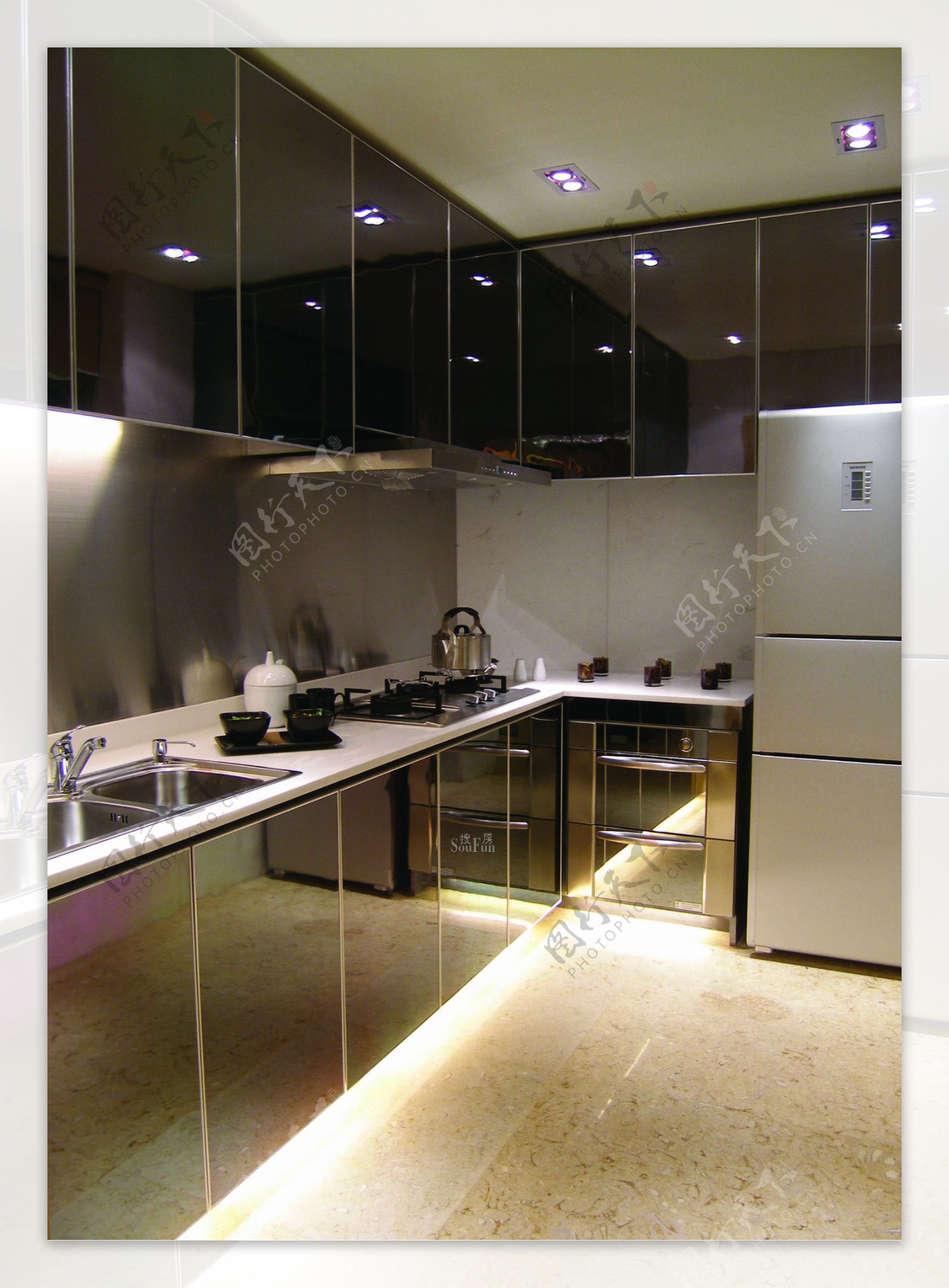 现代简约风室内设计厨房灶台效果图