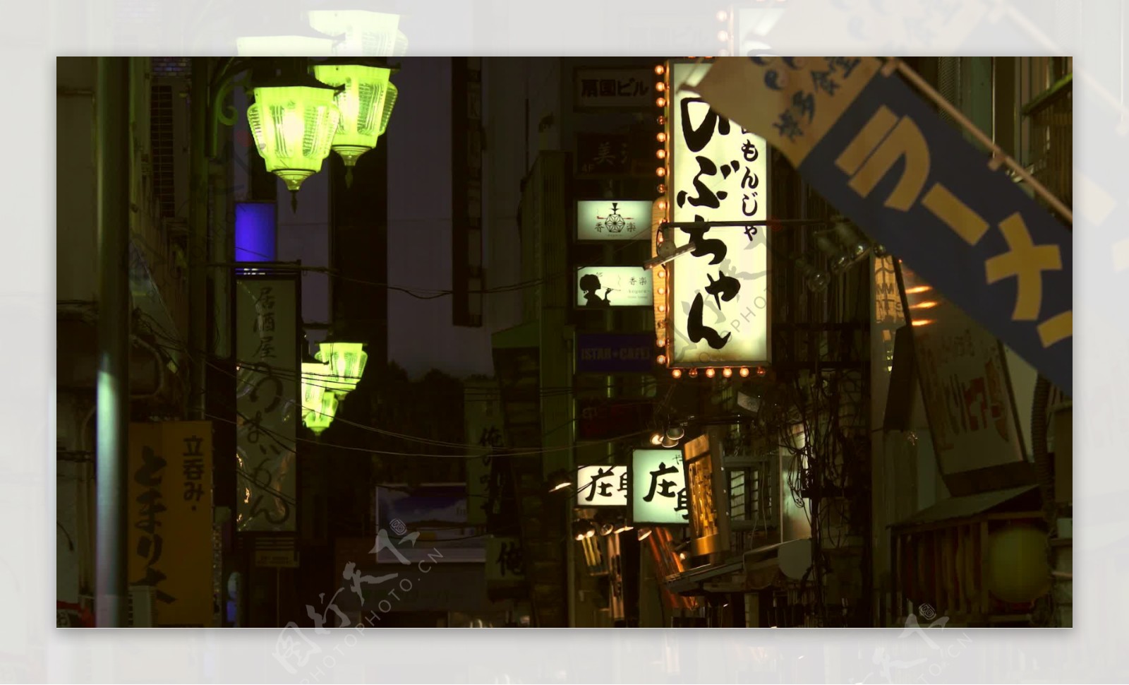 发光标志在东京小巷