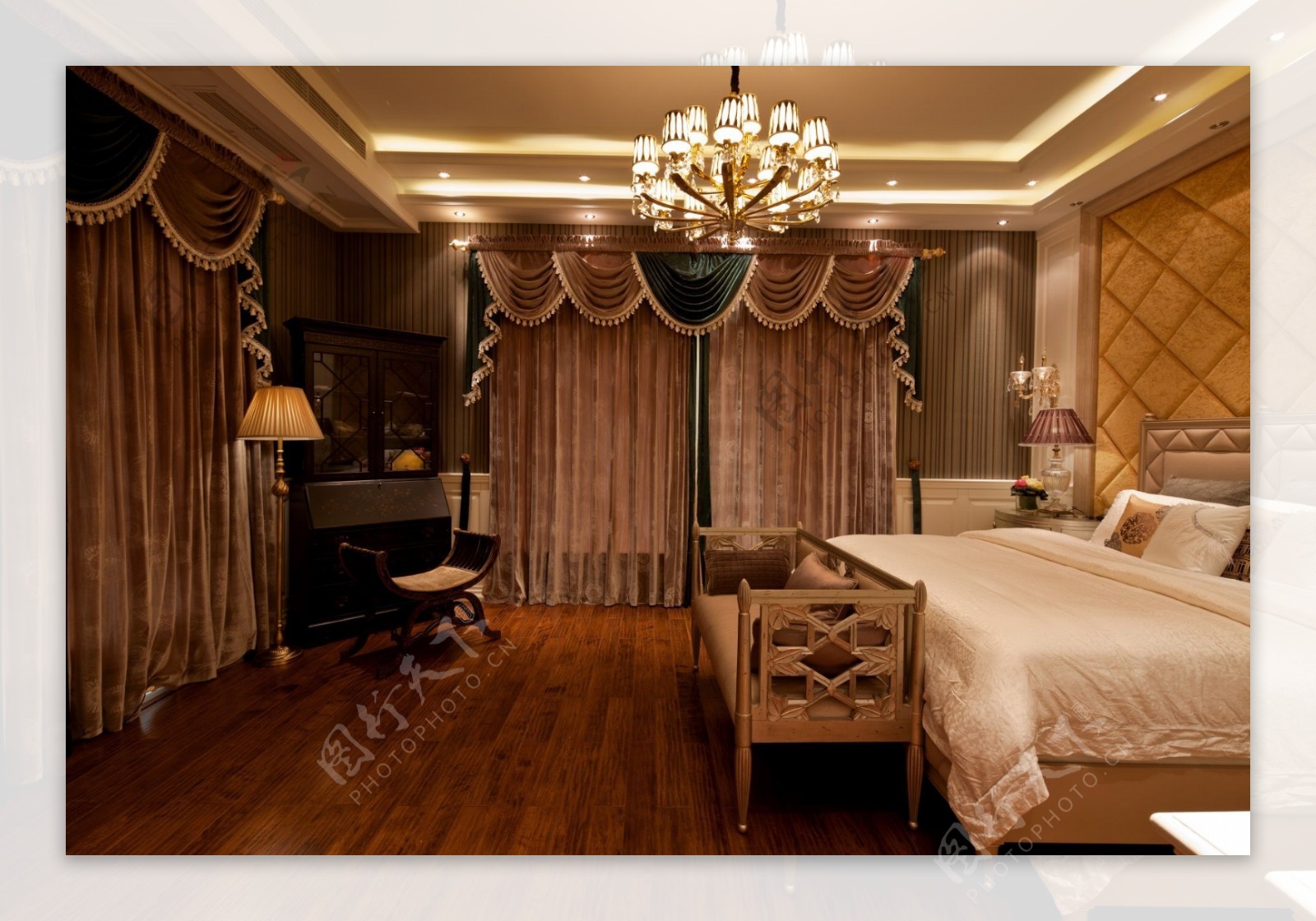 现代时尚卧室褐色金边窗帘室内装修效果图