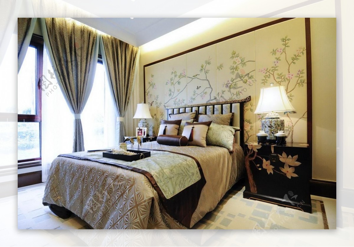 中式温馨卧室金色窗帘室内装修效果图