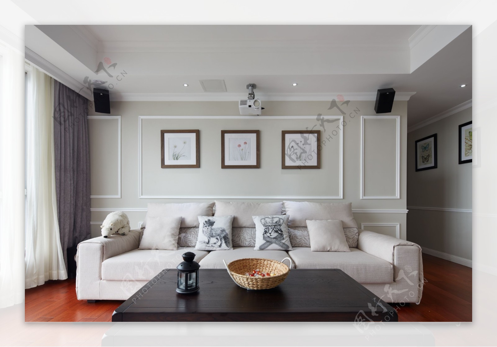 现代清新纯洁色系客厅白色背景墙室内装修图