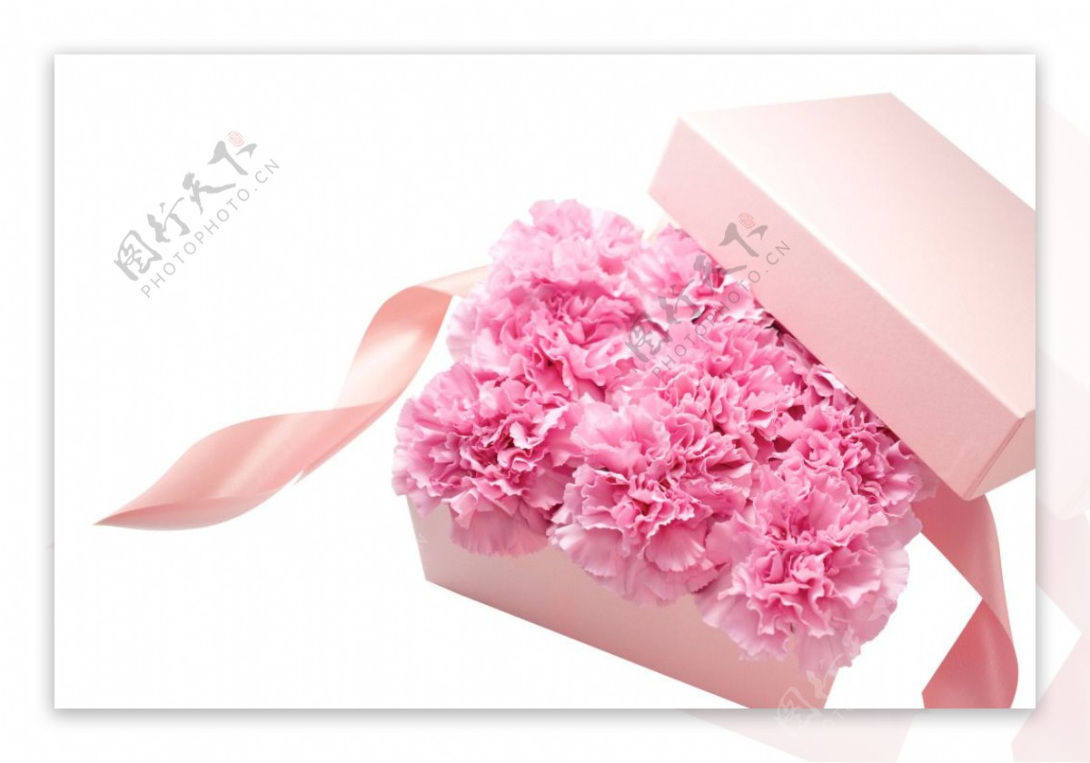 送礼粉色花朵png元素素材