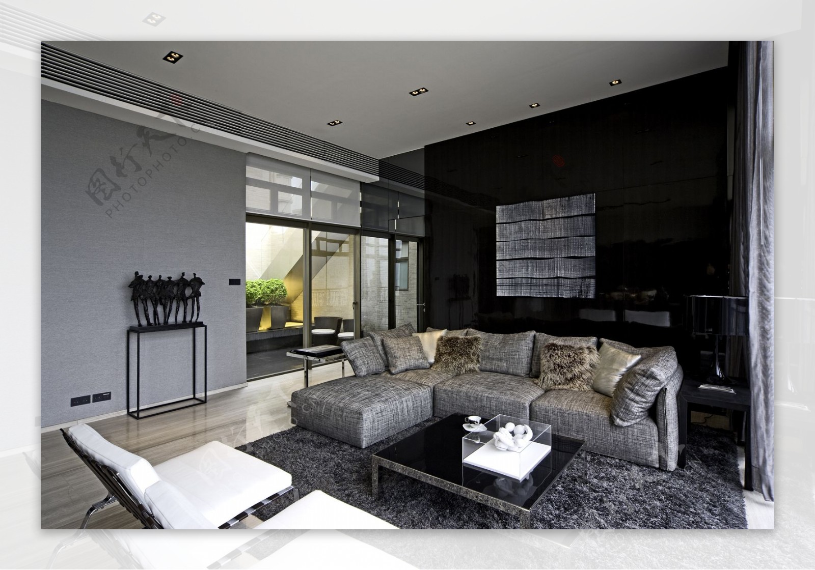 现代淡雅客厅黑色电视背景墙室内装修效果图