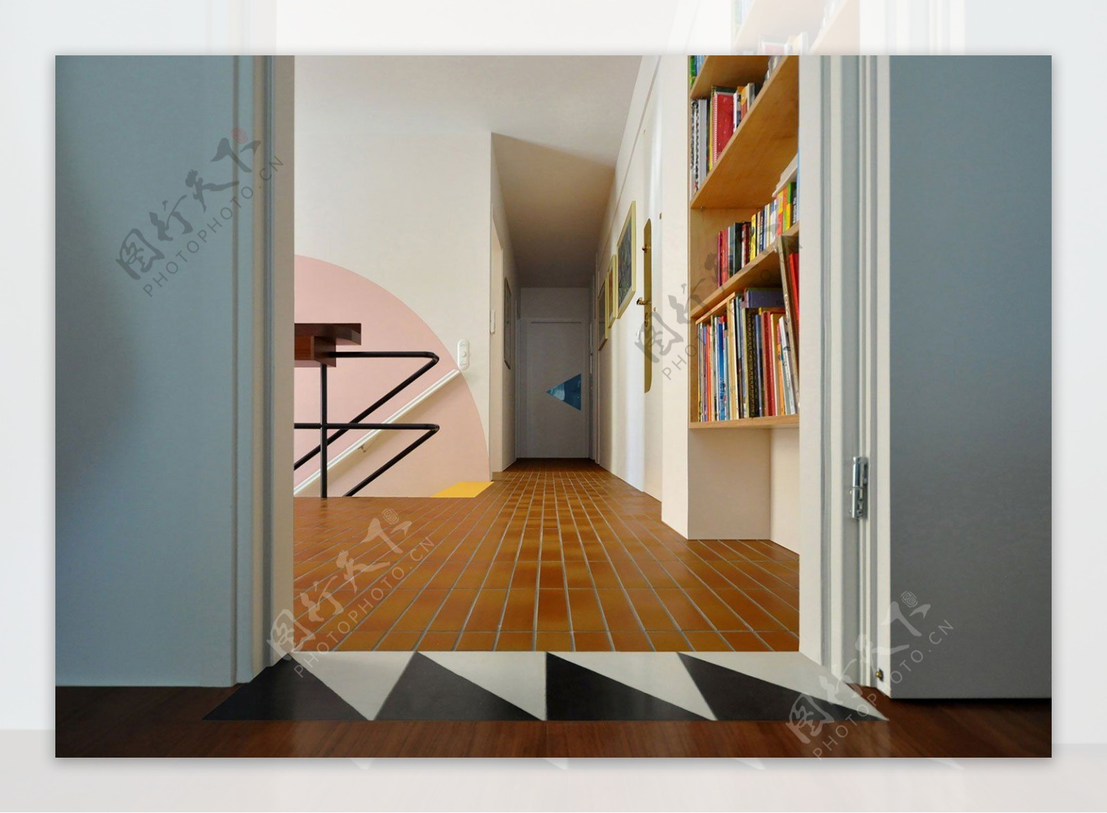 现代清雅客厅深色格子地板室内装修效果图