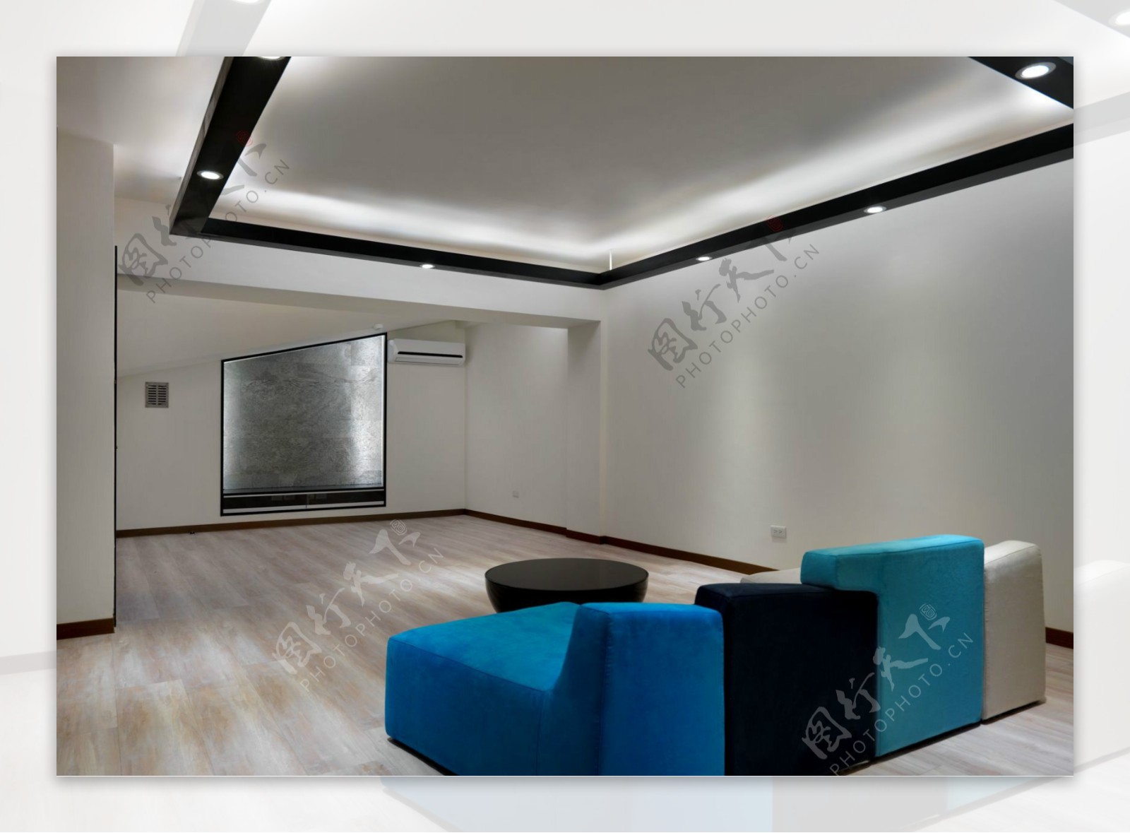 现代简练客厅亮蓝色沙发室内装修效果图