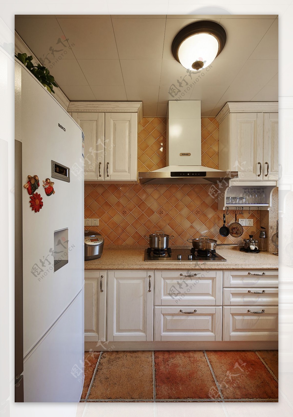 欧式简约客厅厨房圆形壁灯室内装修效果图