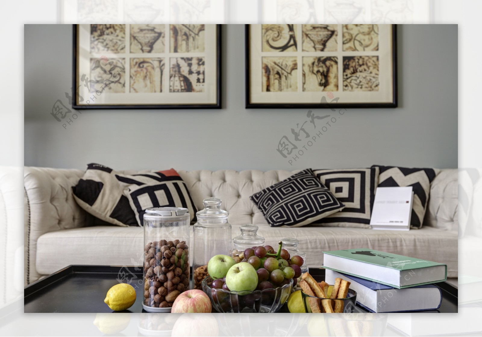 现代时尚条纹沙发客厅室内装修效果图