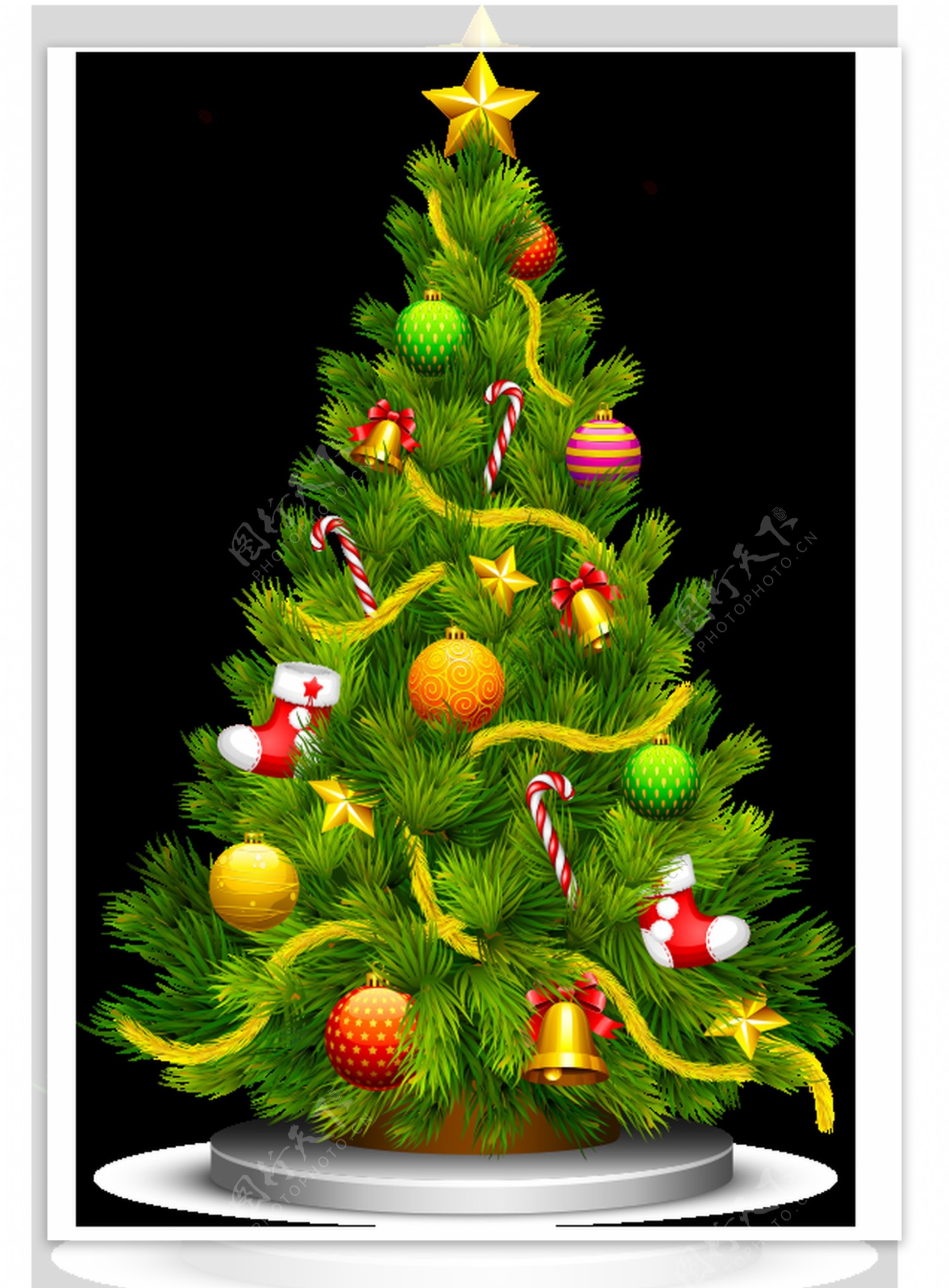 一棵挂着装饰品的圣诞树透明素材