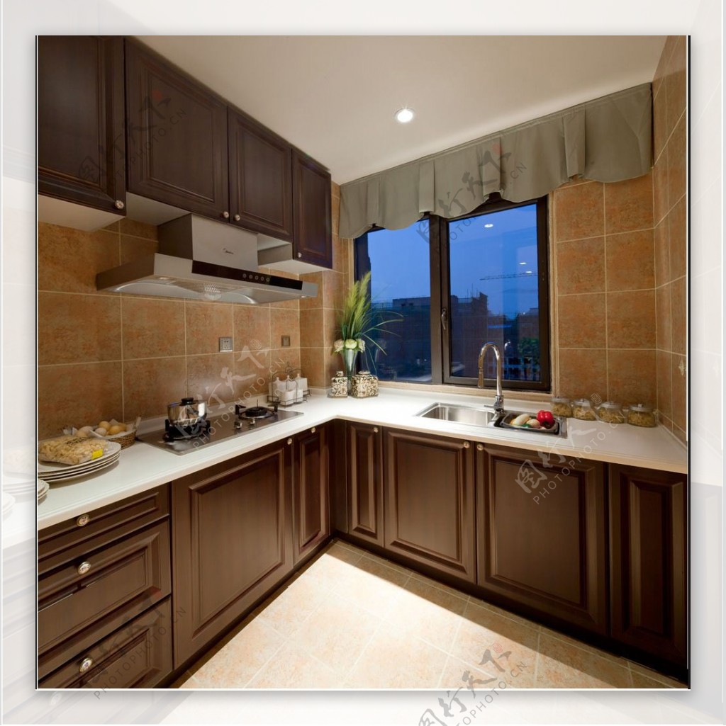 现代简约客厅厨房红褐色壁柜室内装修效果图