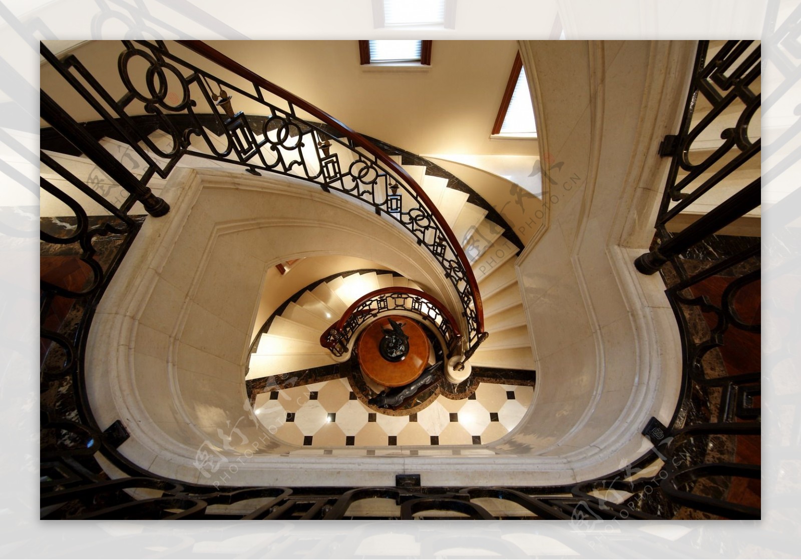 现代典雅别墅客厅楼梯装修效果图
