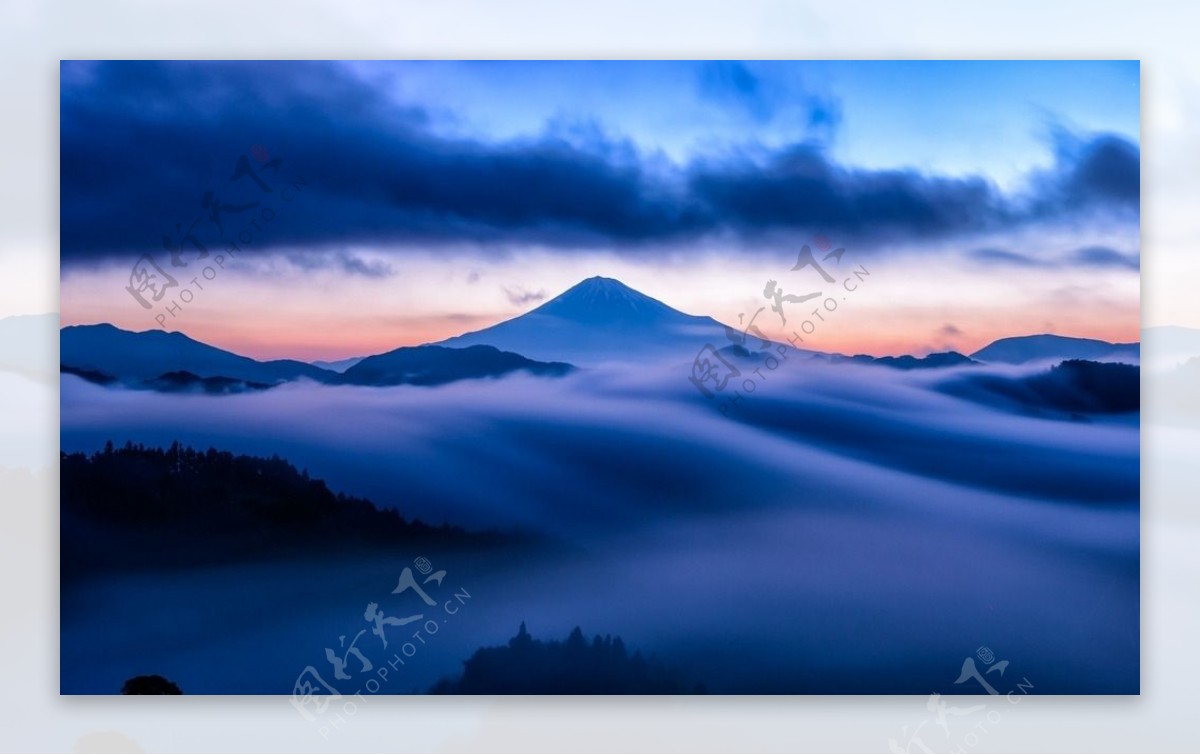 夕阳下的大山美景