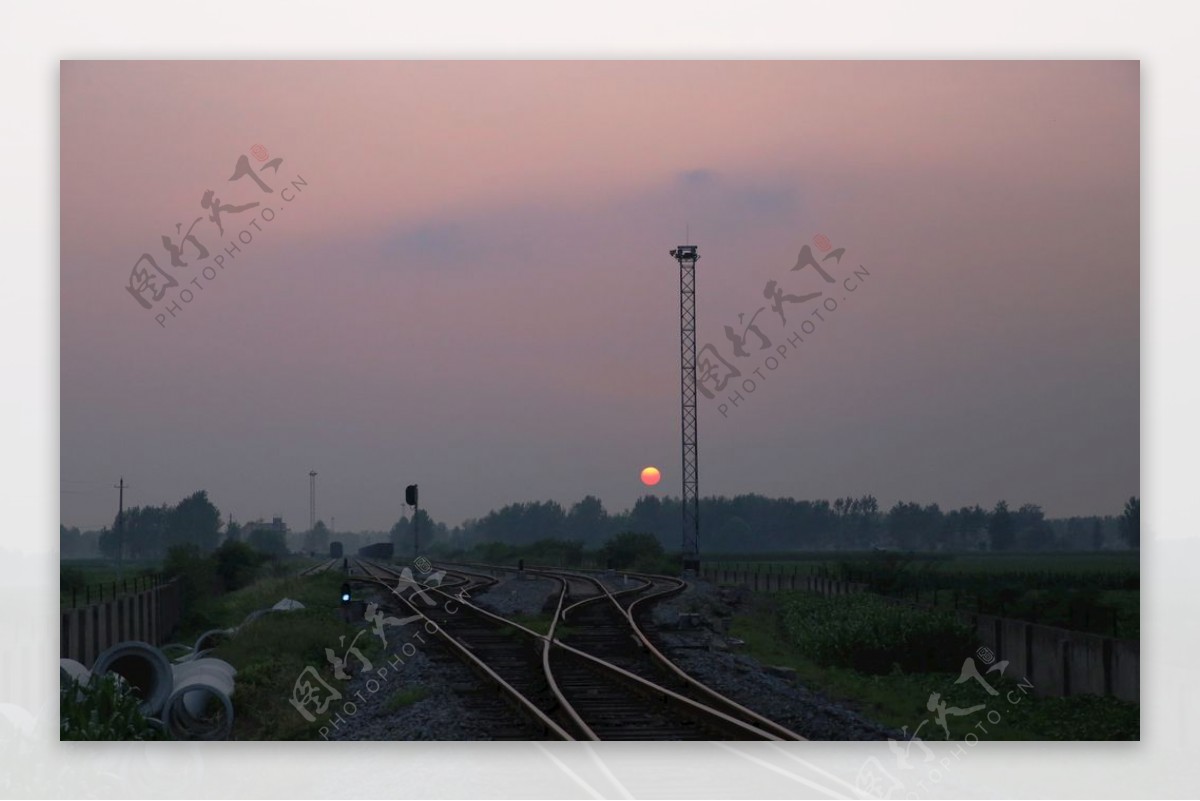 夕阳下的铁路