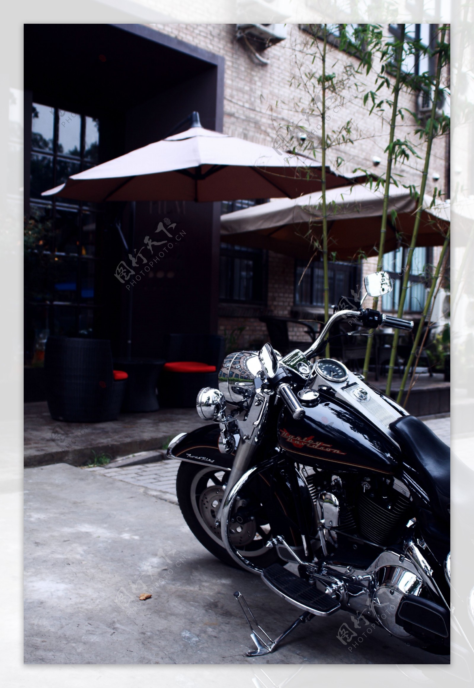复古摩托车室外咖啡厅酒吧