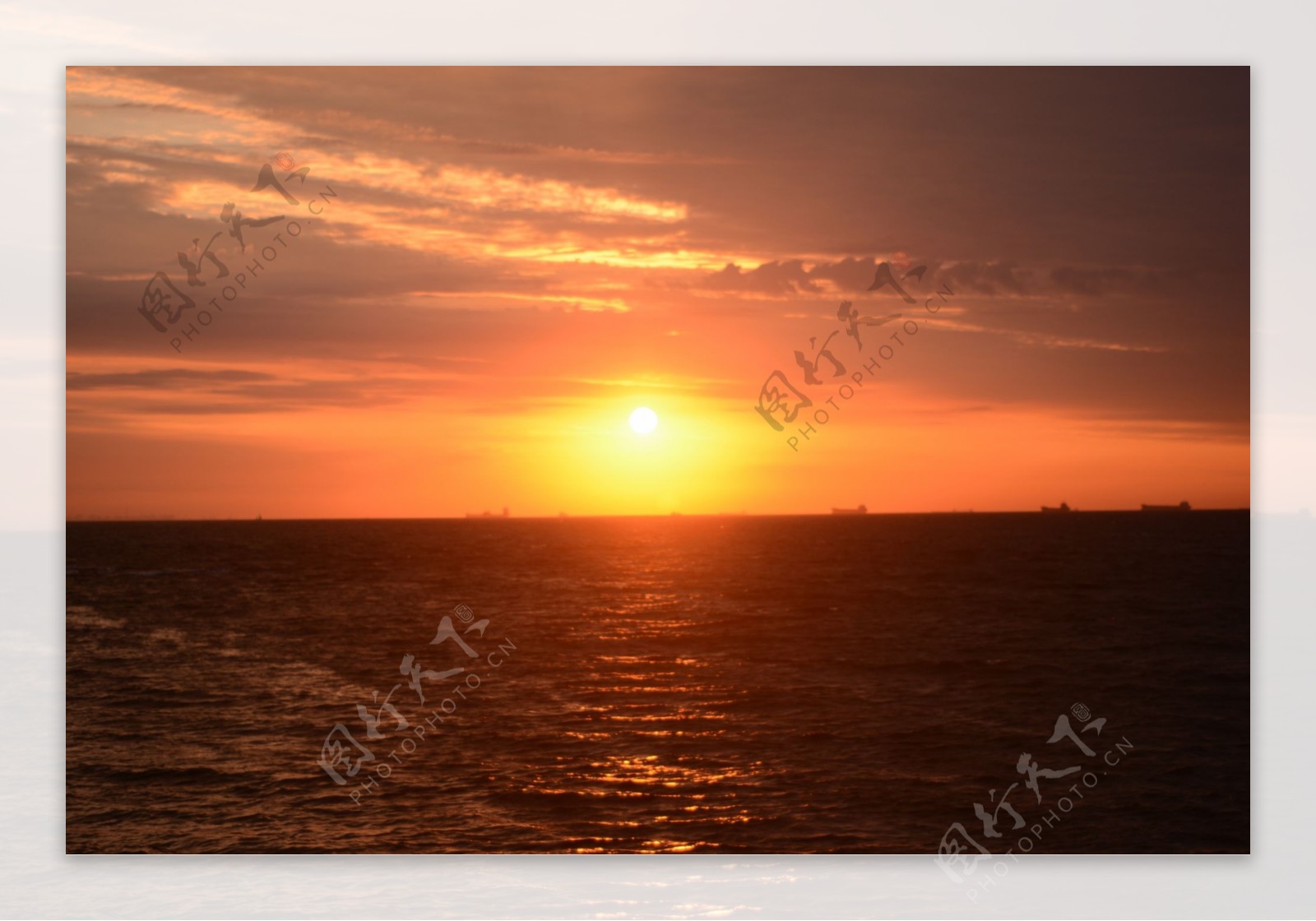 海上日出的景象摄影