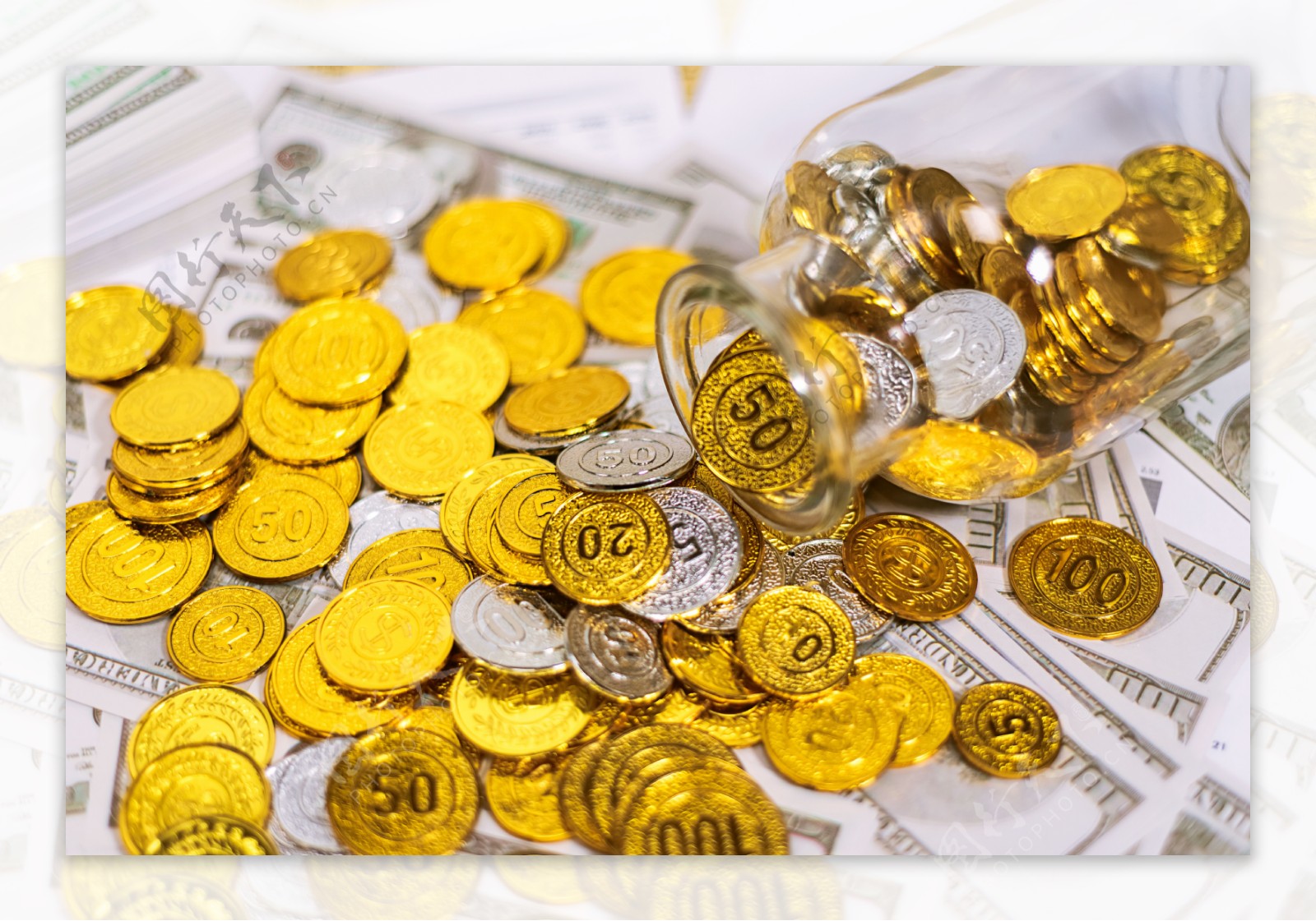倒出的金币大量金币银币