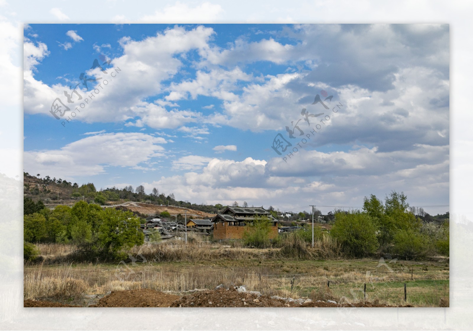 蓝天白云山峰城镇风景6