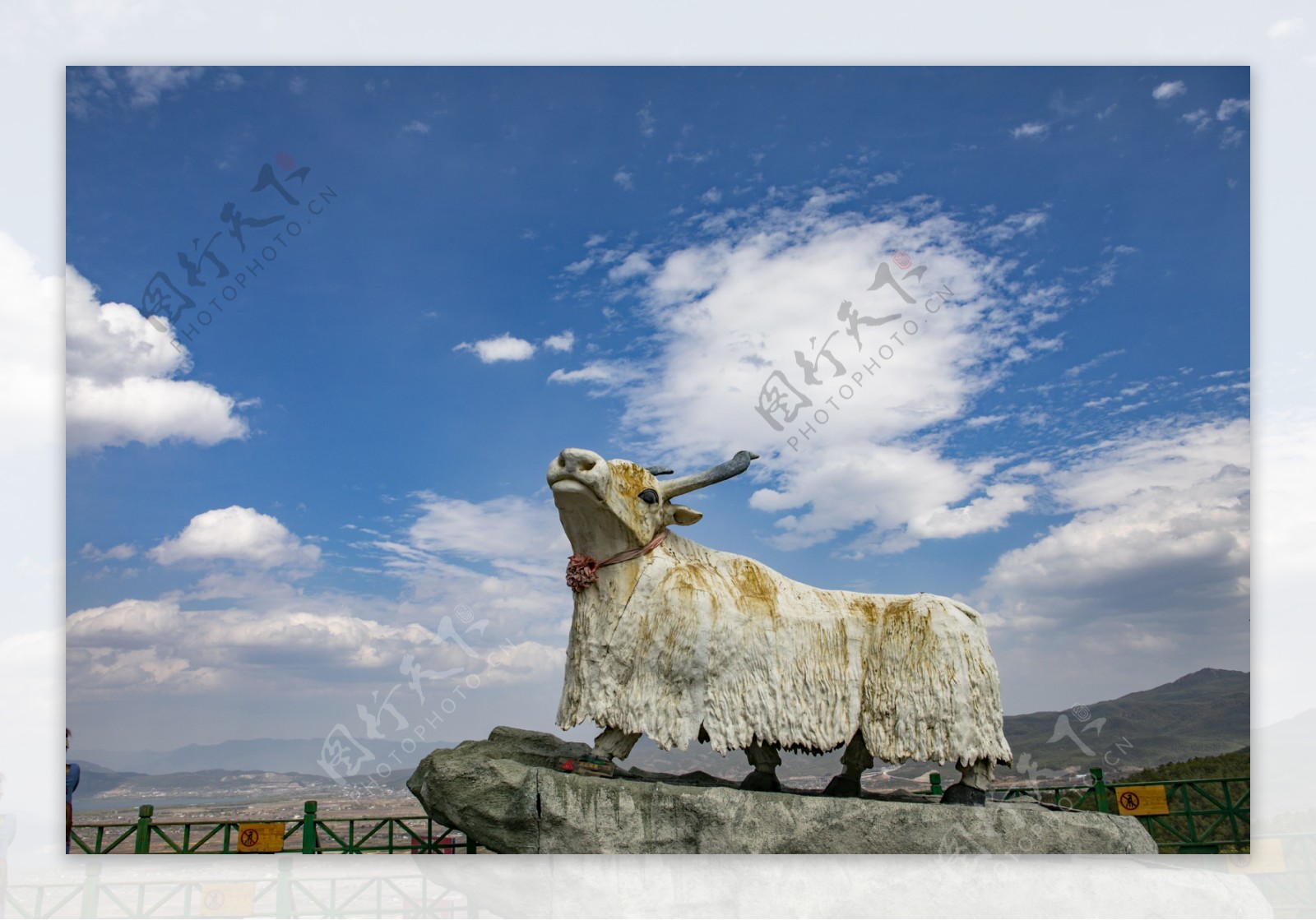 蓝天白云山峰风景城镇风光2