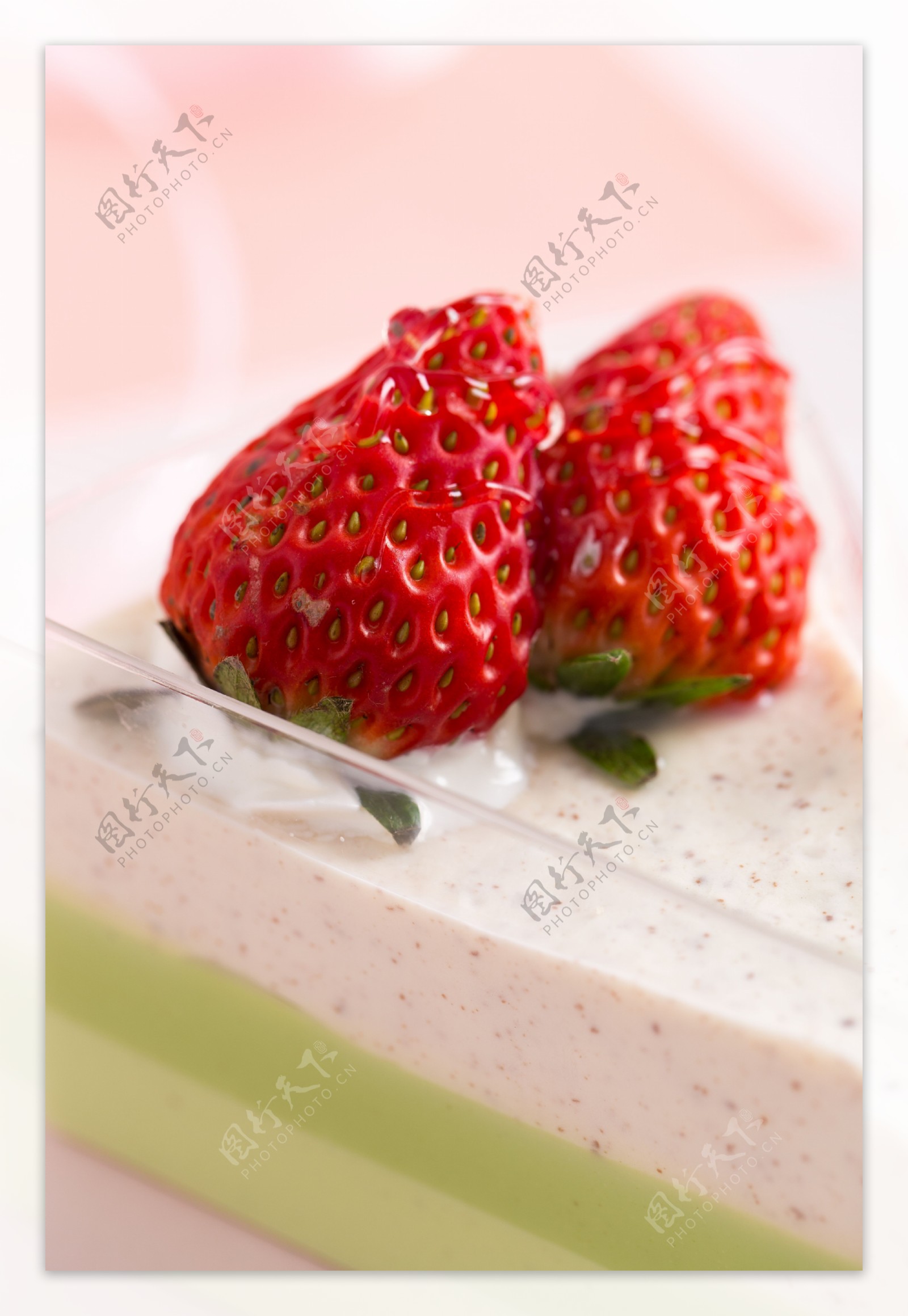 抹茶草莓小三角蛋糕实物图