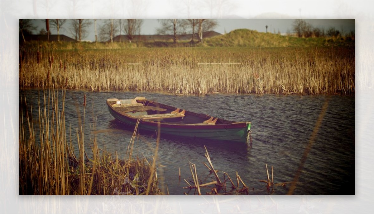 水上孤舟寂静唯美高清美景