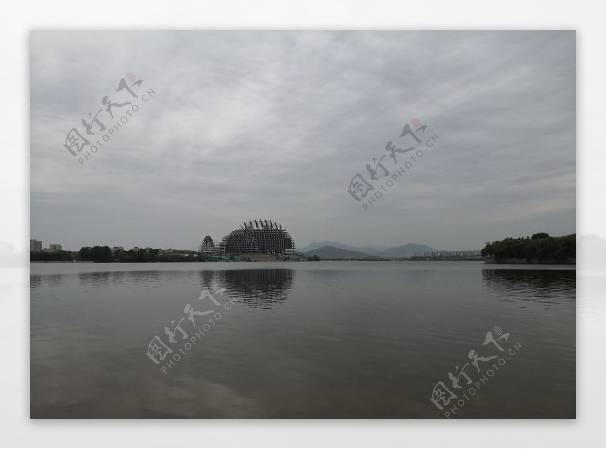 泰安泰山公园天平湖优美