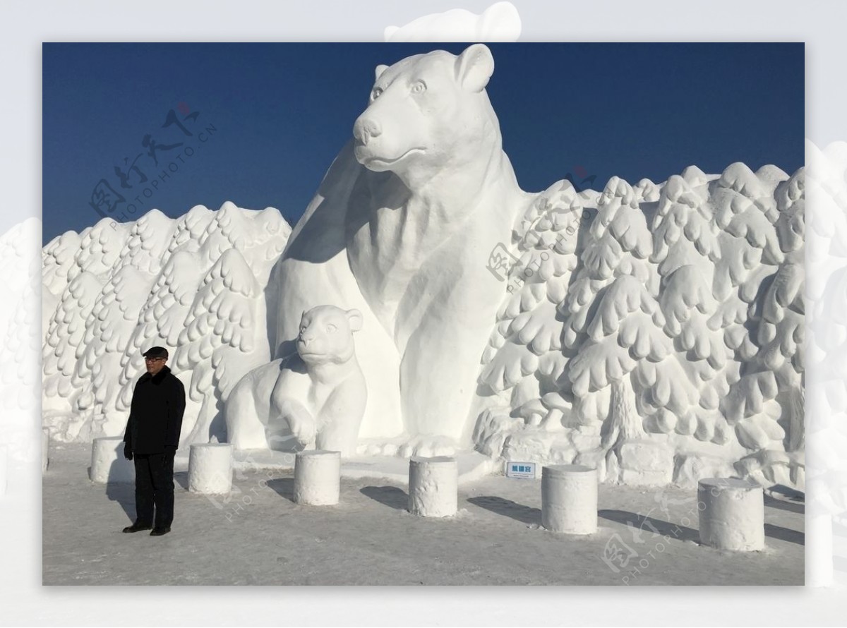 雪雕艺术节作品大熊