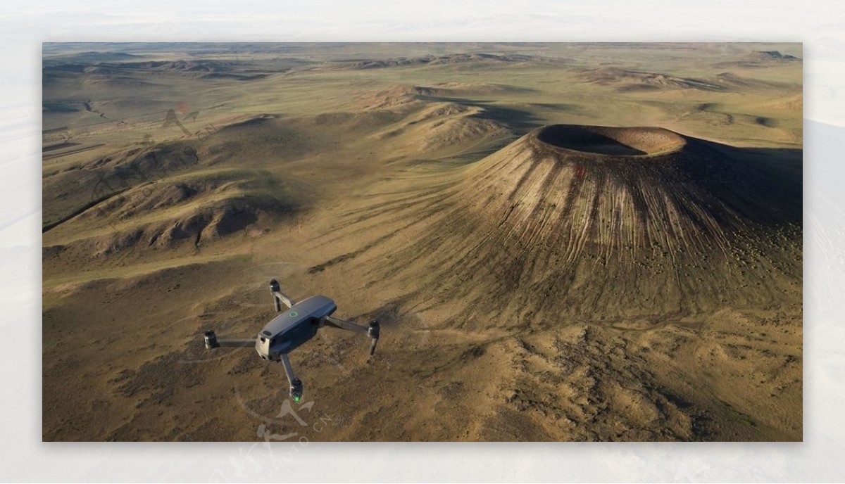 无人机飞行科技山地风景