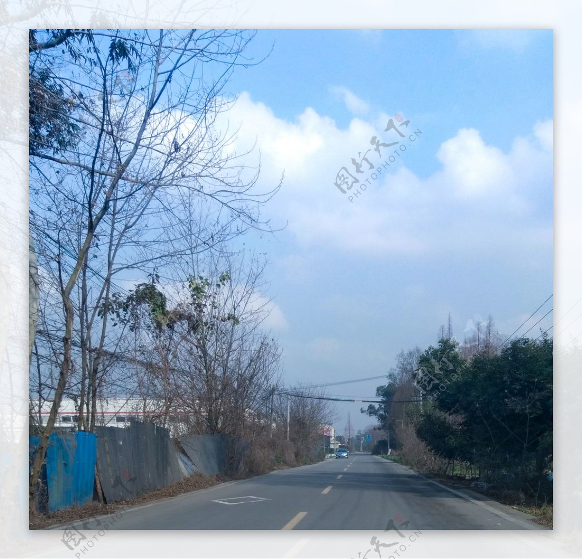 公路马路蓝天白云冬季