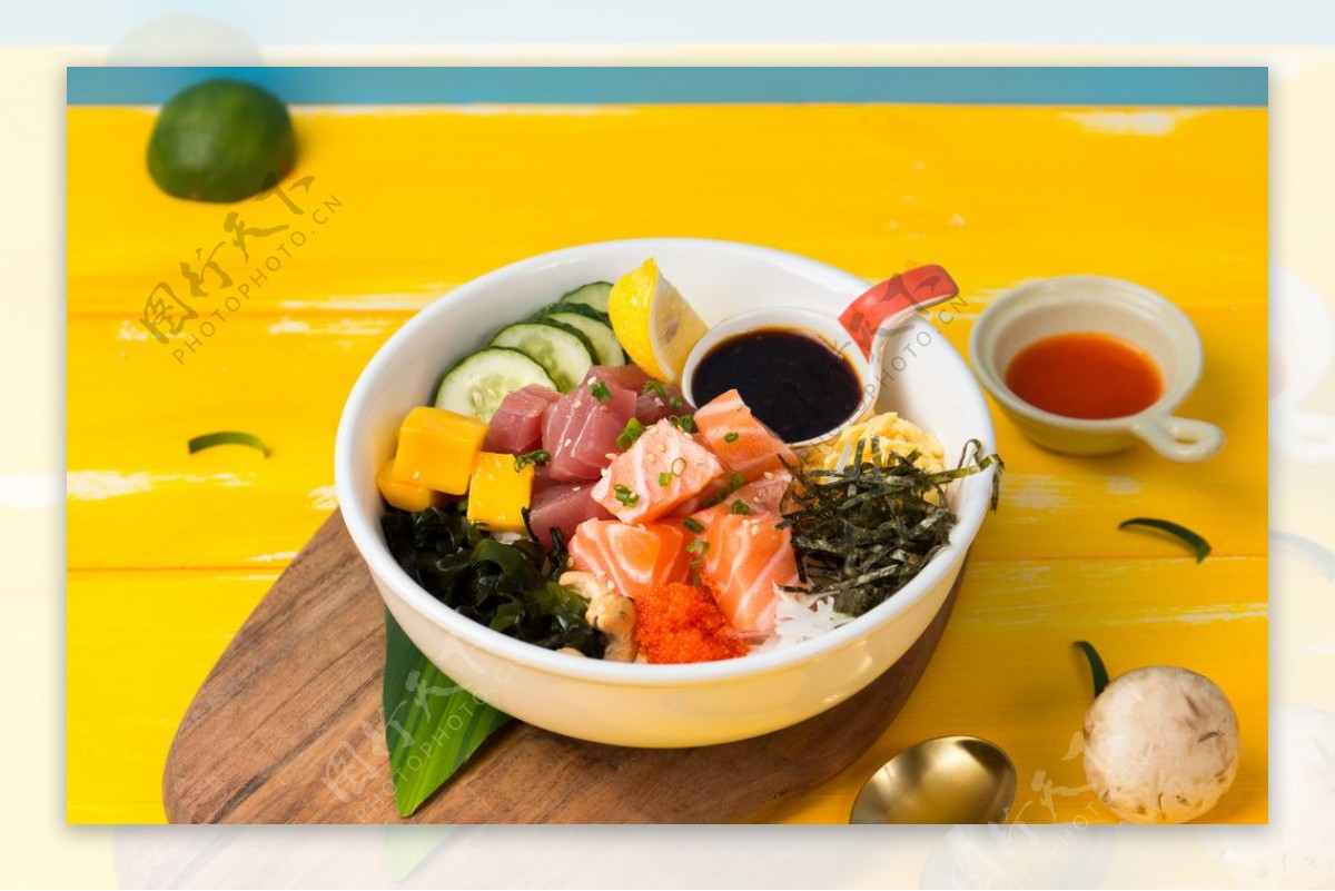 日式三文鱼菠萝酱料蔬菜水果套餐