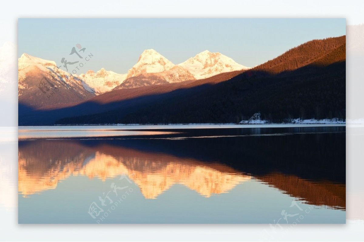 雪山湖泊美景
