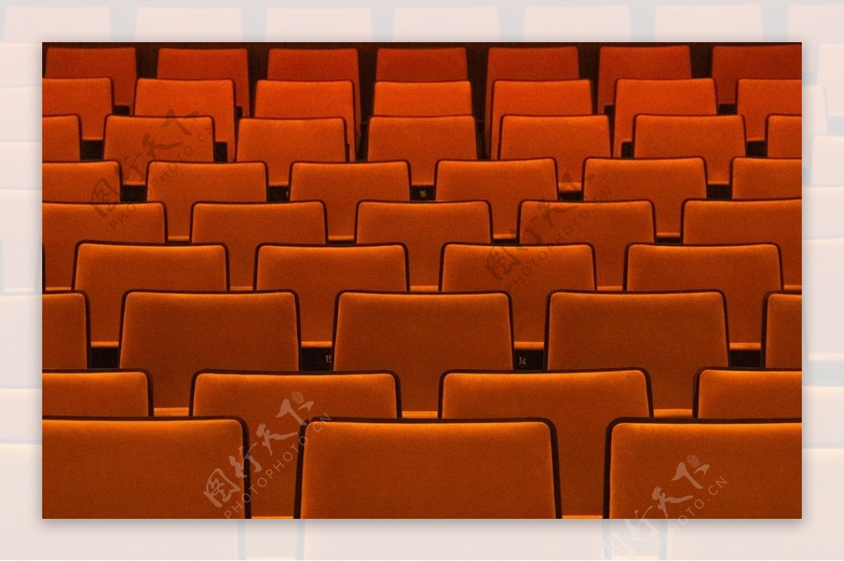电影院里的红色椅子