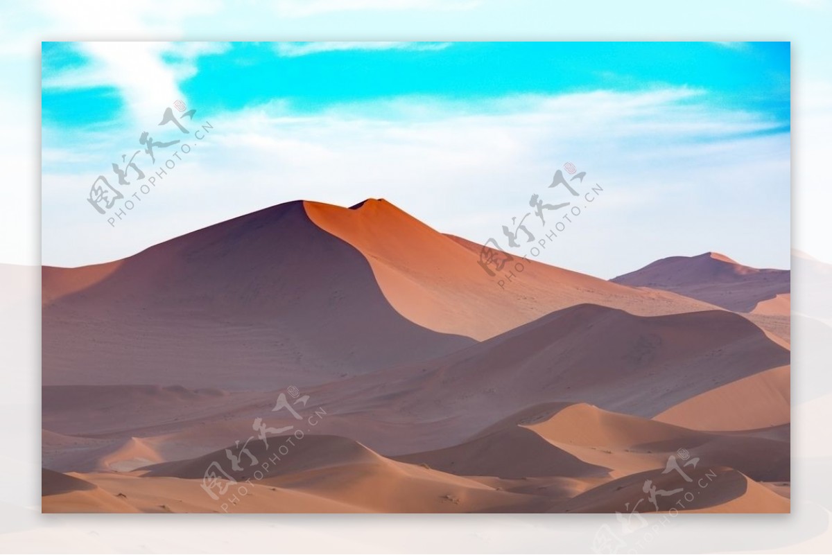 蓝天沙漠沙丘