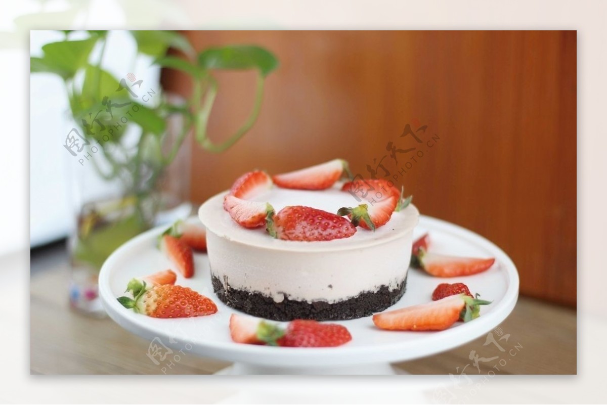 免烤箱｜免打发 史上最简单的草莓慕斯蛋糕? - 哔哩哔哩