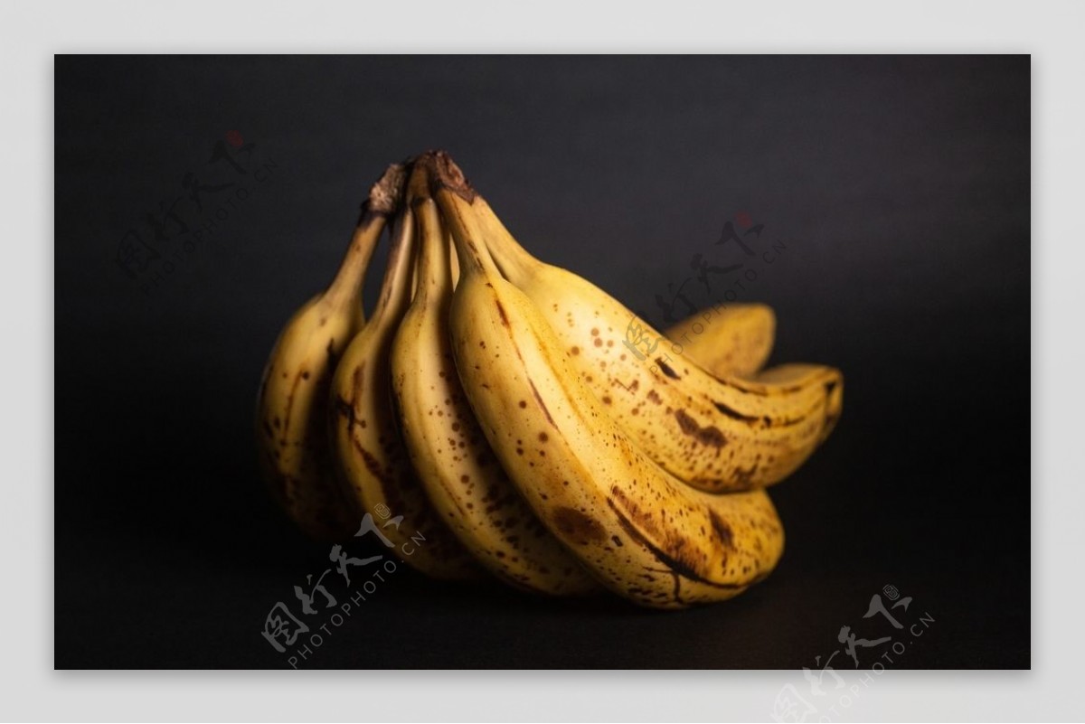 香蕉纯色背景