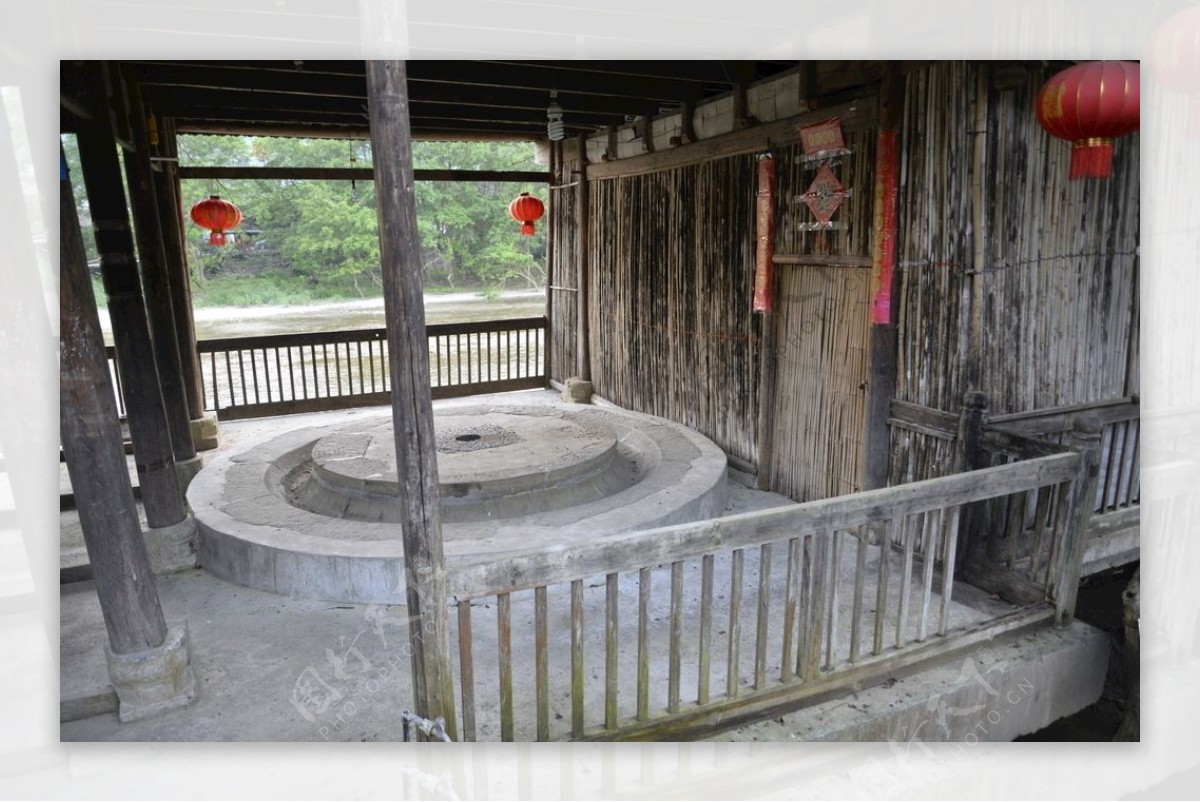 老式水磨坊湘西民风情木屋图片