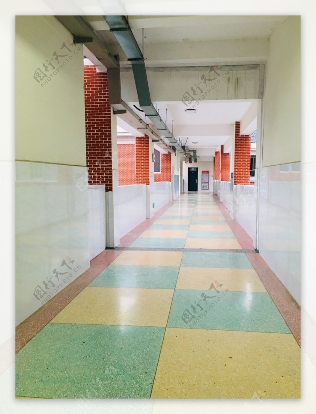 学校走廊图片