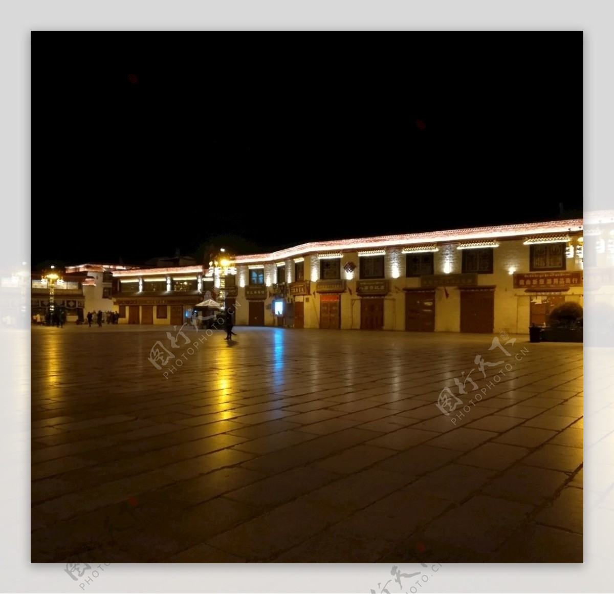 广场建筑夜景图片
