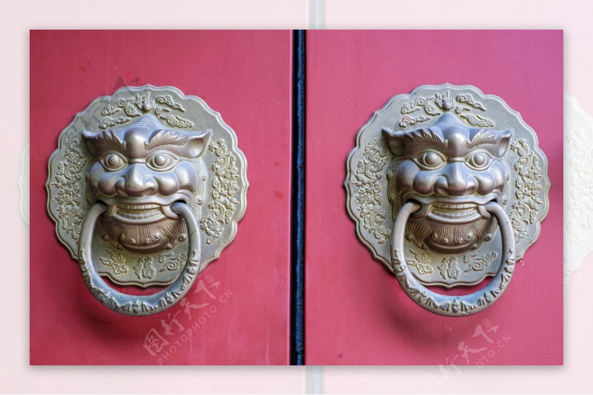 中式大门朱门及门环图片