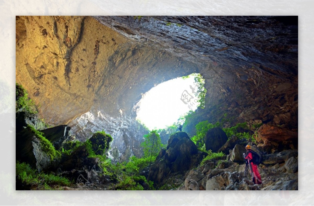 凤山溶洞洞穴石柱石钟乳摄影图片