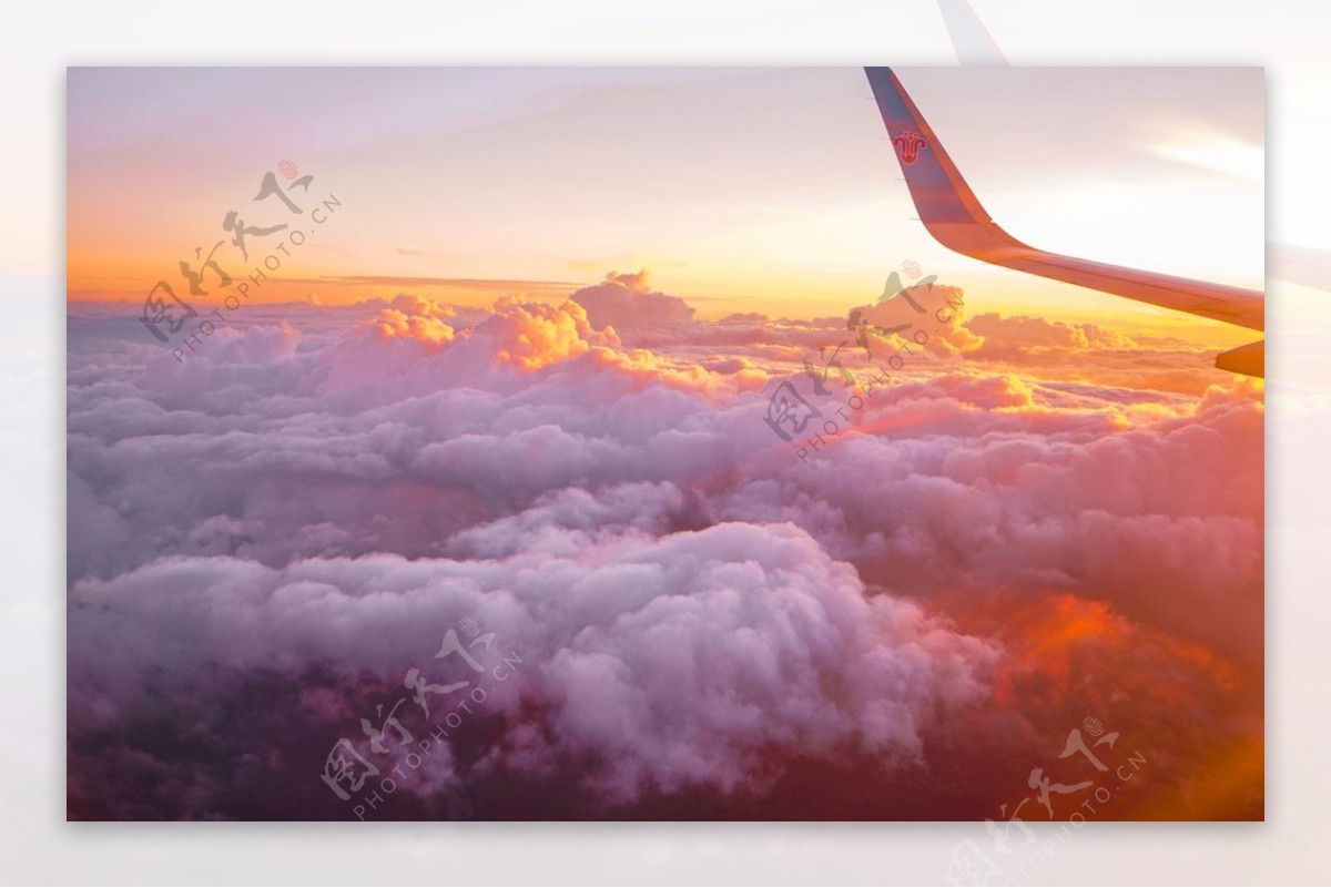 飞机白云天上阳光图片