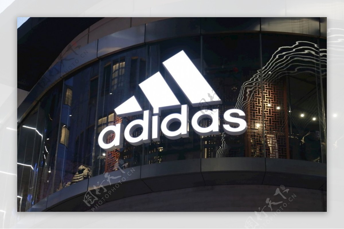 阿迪达斯adidas图片
