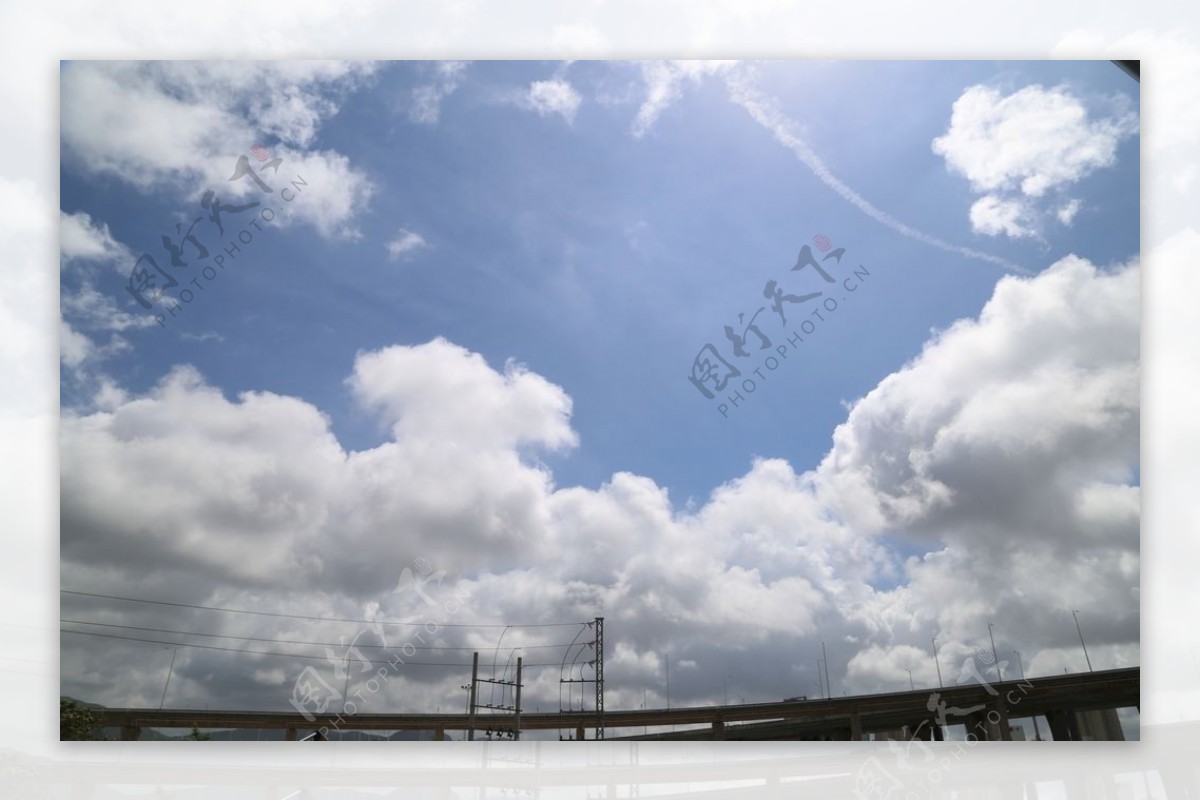 蓝天白云大桥图片