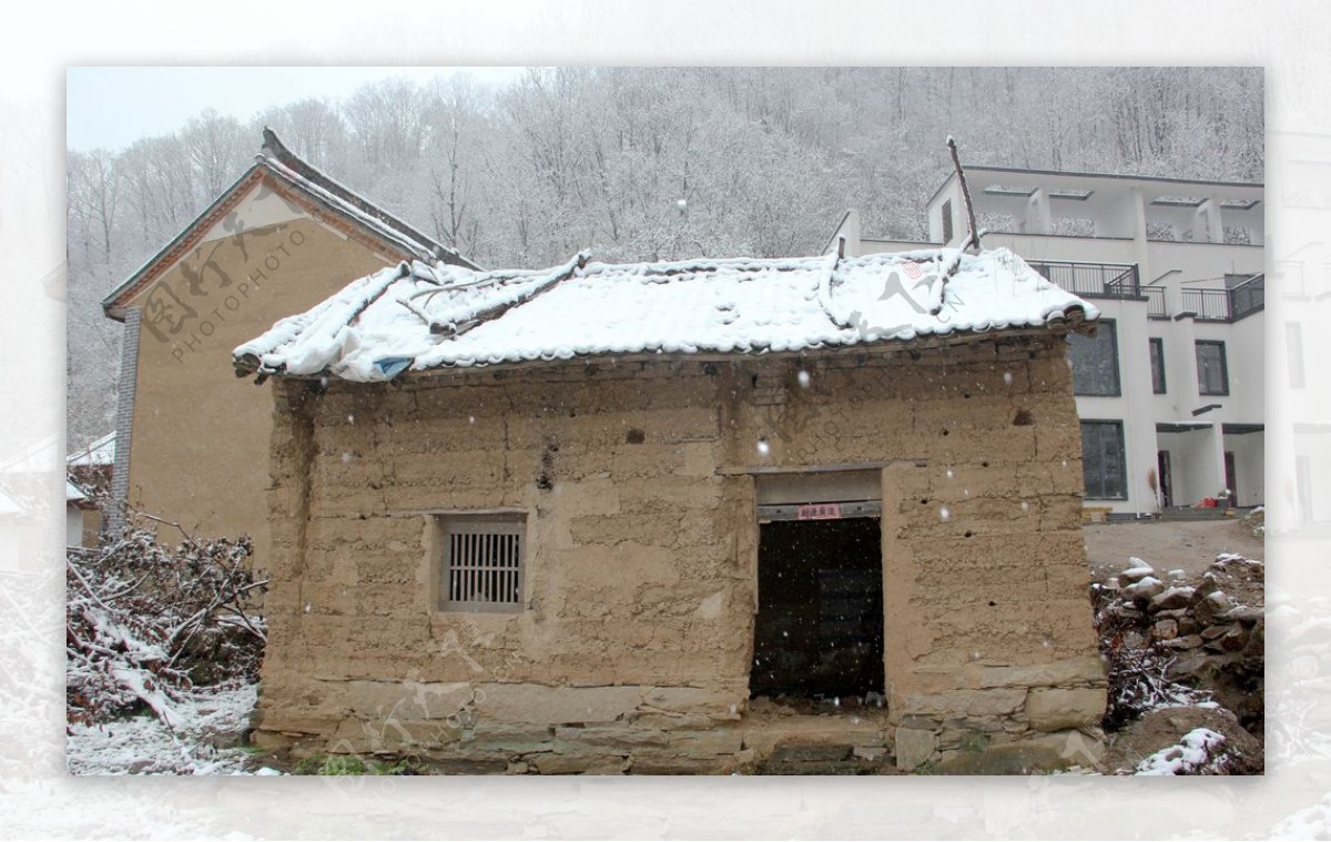 小屋雪景图片