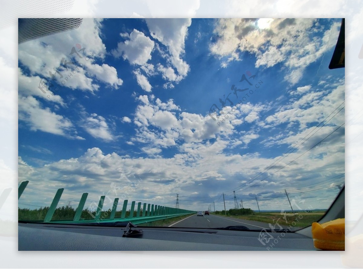 云天空公路蓝天旅游图片