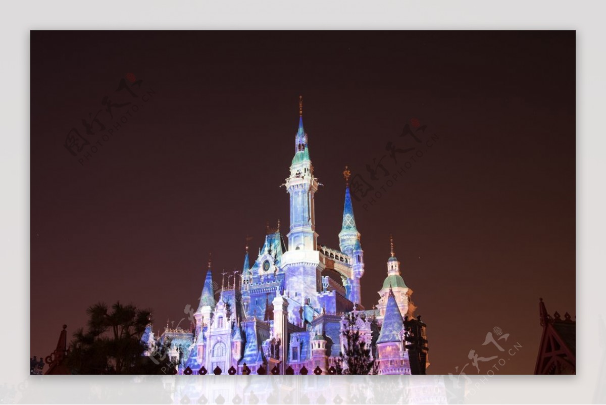 城堡建筑夜景灯光风景图片
