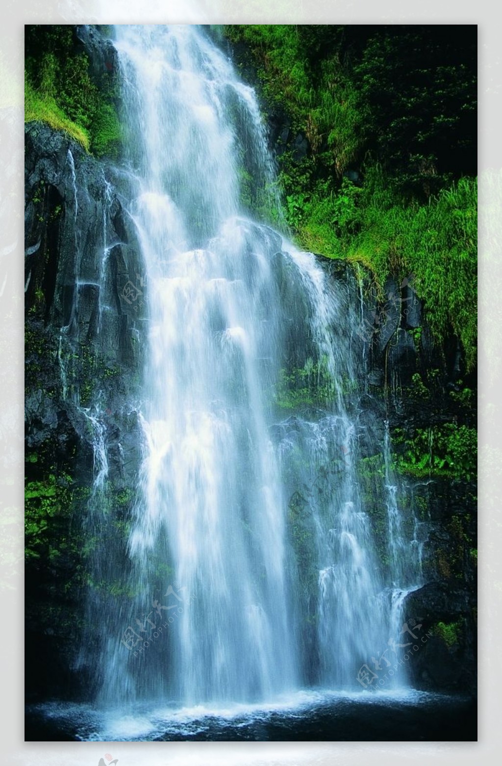 山水瀑布美景图片