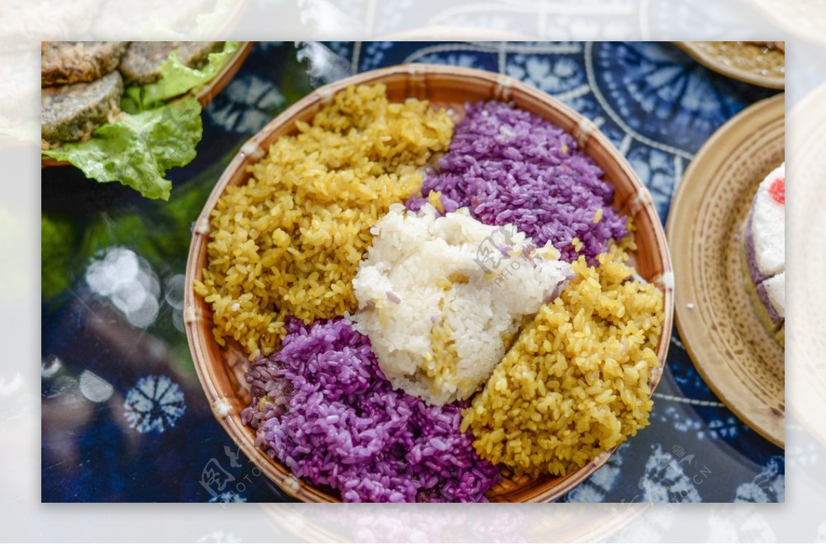 纳孔布依族美食彩色糯米饭图片
