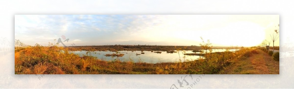 深秋时节的河道风景图片