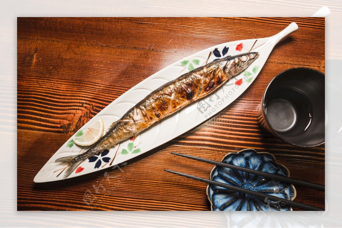 美食日本料理文化盐烤秋刀鱼图片