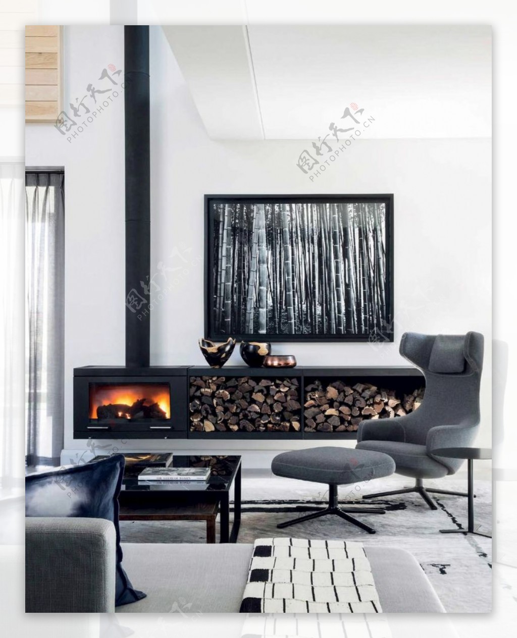 现代壁炉设计的北欧客厅图片